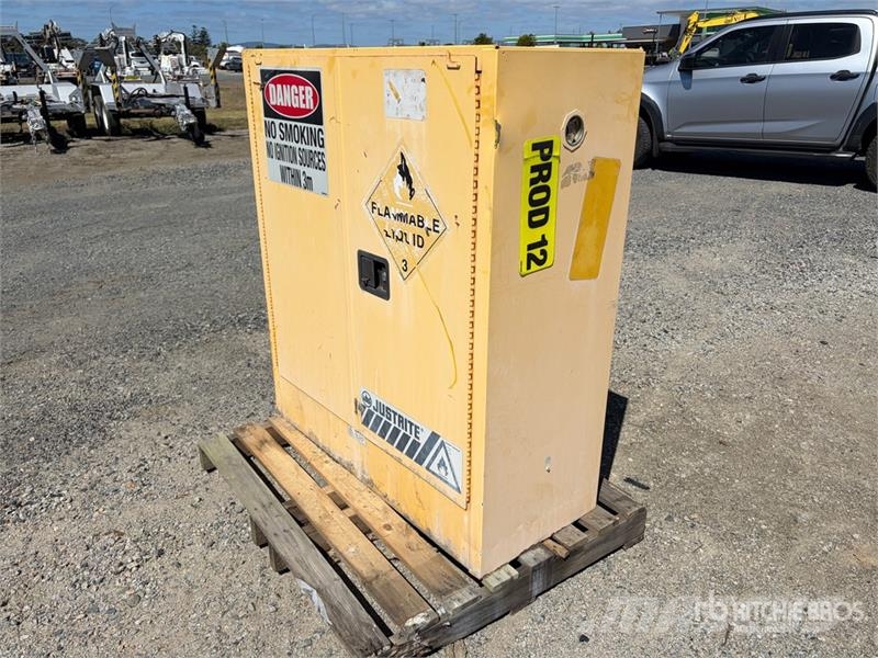  Dangerous Goods Storage Cabnet معدات البناء - غير ذلك