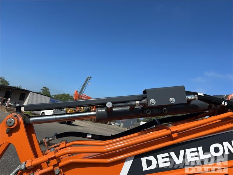 Develon DX27Z-7M Mini Excavator (Unused) Mini bagri <7t