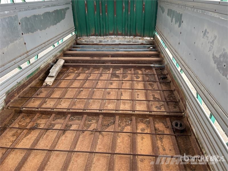 Dickinson Bogie/A B-Double Lead Livestock Trailer Livestock transport