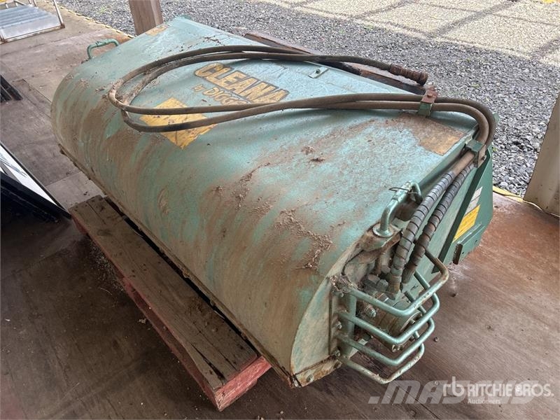 Digga Cleana 1500 mm Skid Steer Broom Četke