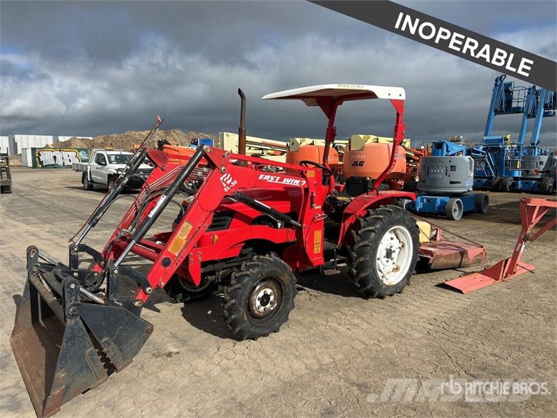 Dong Feng ZB-35 4WD Tractor (Inoperable) Traktoren