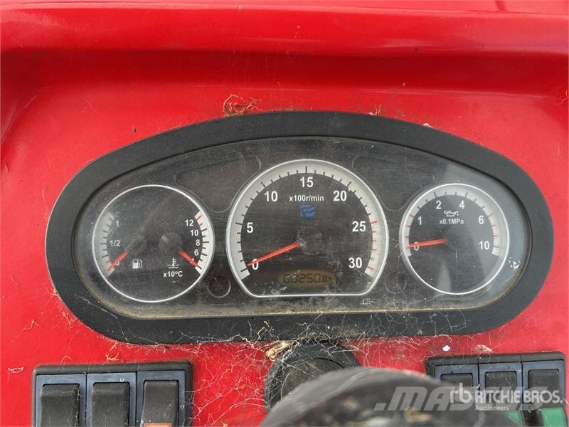 Dong Feng ZB-35 4WD Tractor (Inoperable) Traktori