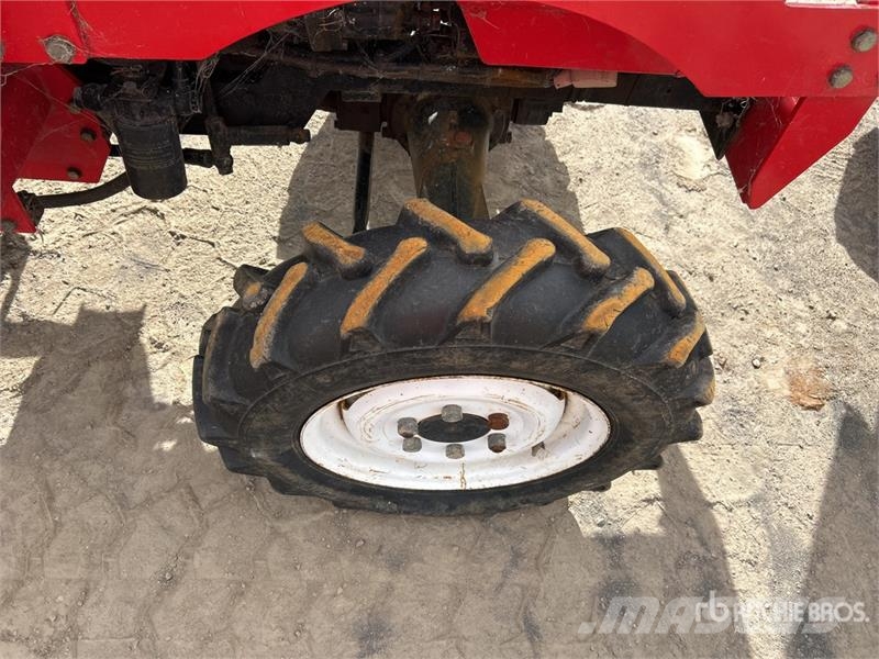 Dong Feng ZB35 4WD Tractor (Inoperable) Tratores