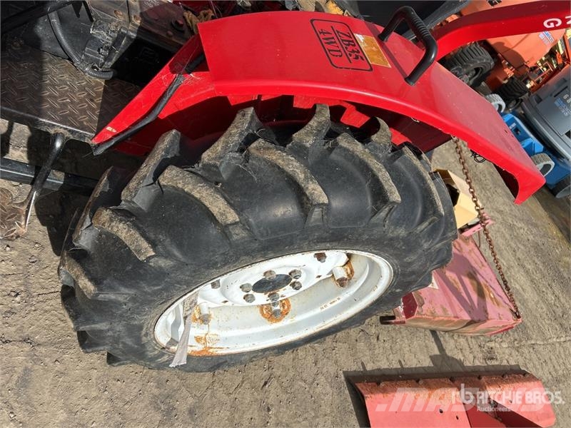Dong Feng ZB35 4WD Tractor (Inoperable) Tratores