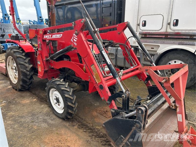 Dong Feng ZB35 4WD Tractor (Inoperable) Tratores