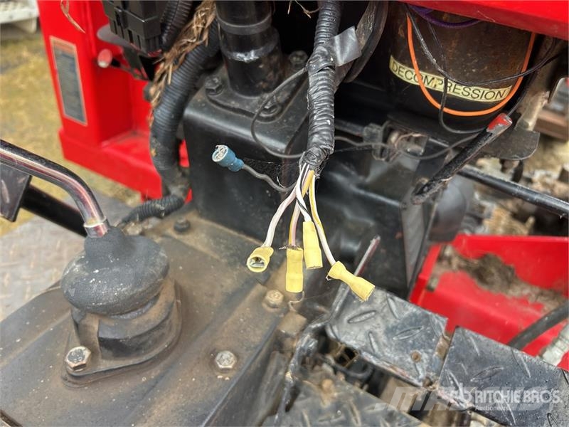 Dong Feng ZB35 4WD Tractor (Inoperable) Tratores