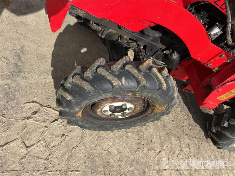 Dong Feng ZB35 4WD Tractor (Inoperable) Tratores