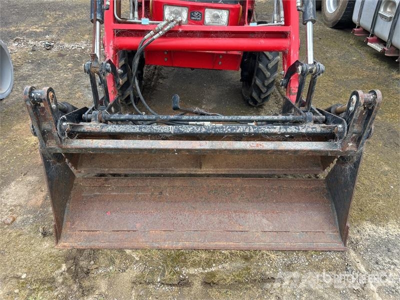 Dong Feng ZB35 4WD Tractor (Inoperable) Tratores