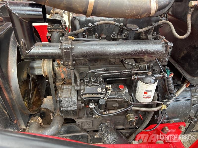 Dong Feng ZB35 4WD Tractor (Inoperable) Tratores