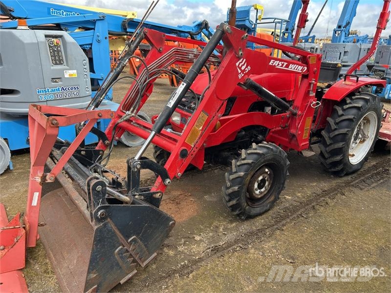 Dong Feng ZB35 4WD Tractor (Inoperable) Tratores
