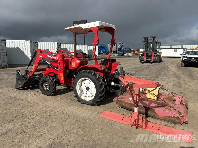 Dong Feng ZB35 4WD Tractor (Inoperable) Tratores