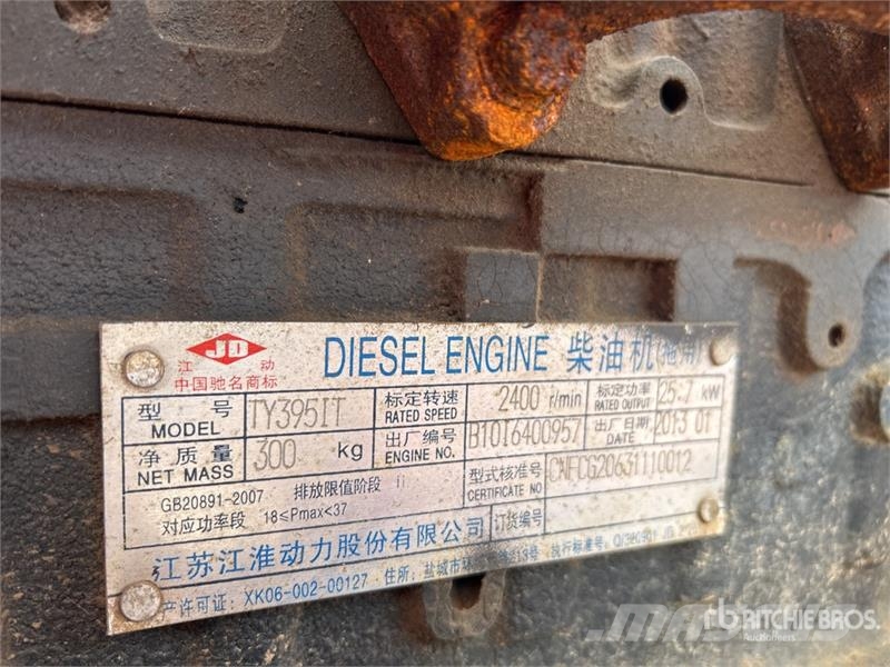 Dong Feng ZB35 4WD Tractor (Inoperable) Tratores