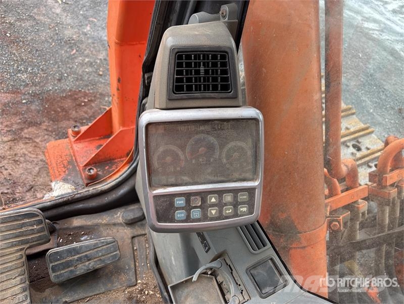 Doosan DX300LC Tracked Excavator 履带挖掘机