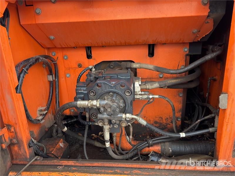 Doosan DX300LC Tracked Excavator 履带挖掘机