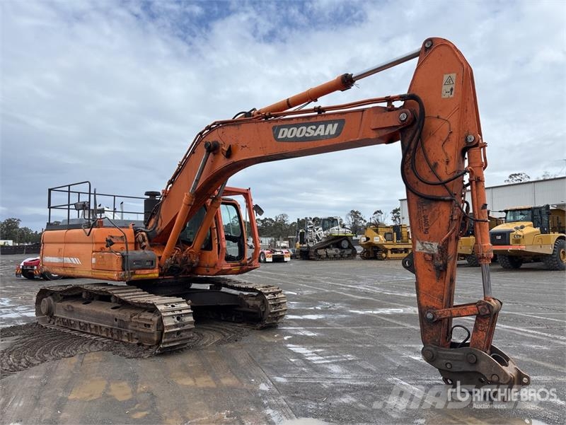 Doosan DX300LC Tracked Excavator 履带挖掘机
