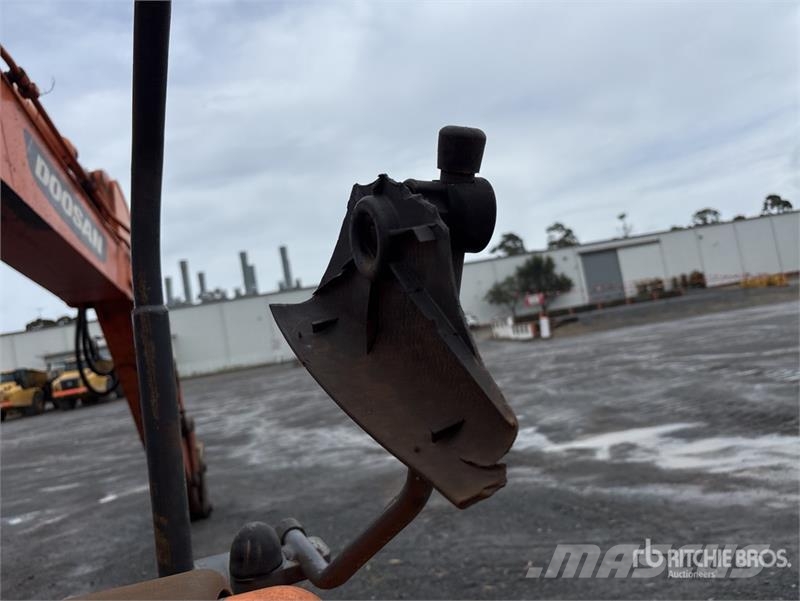 Doosan DX300LC Tracked Excavator 履带挖掘机