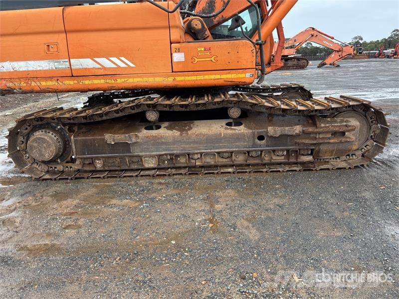 Doosan DX300LC Tracked Excavator 履带挖掘机