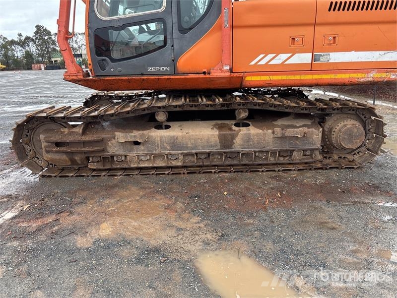 Doosan DX300LC Tracked Excavator 履带挖掘机