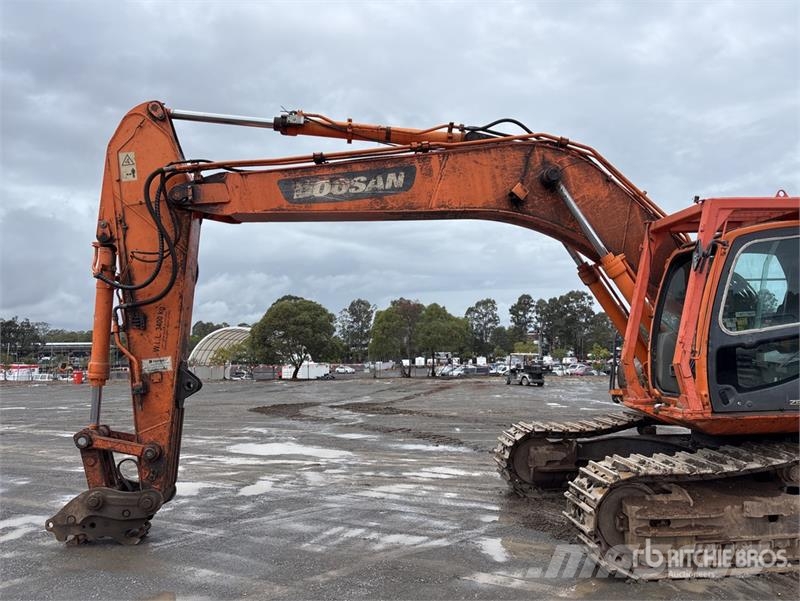 Doosan DX300LC Tracked Excavator 履带挖掘机