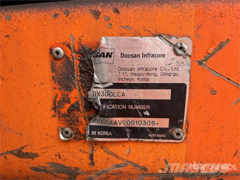 Doosan DX300LC Tracked Excavator 履带挖掘机