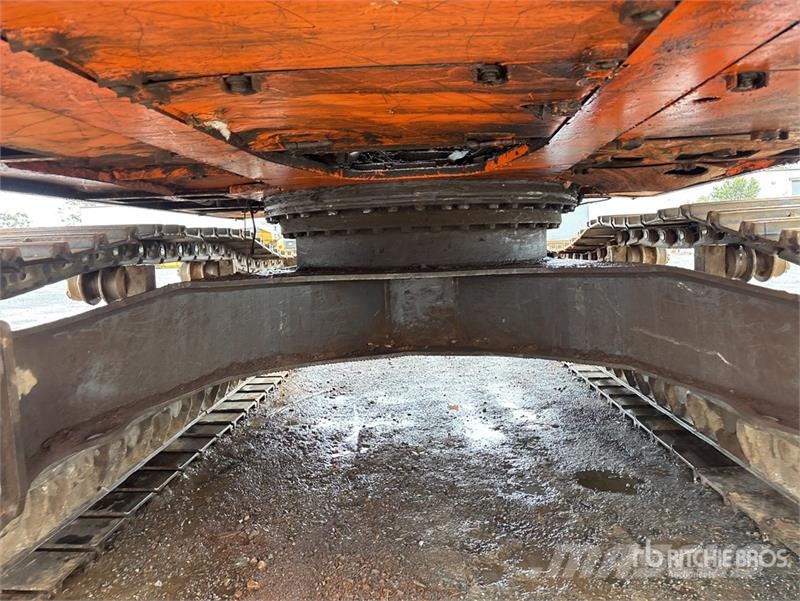 Doosan DX300LC Tracked Excavator 履带挖掘机