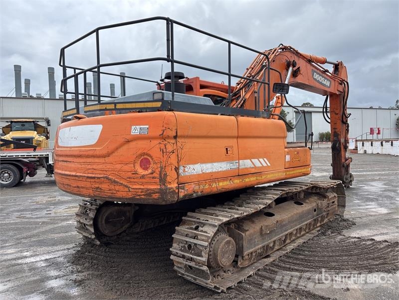 Doosan DX300LC Tracked Excavator 履带挖掘机