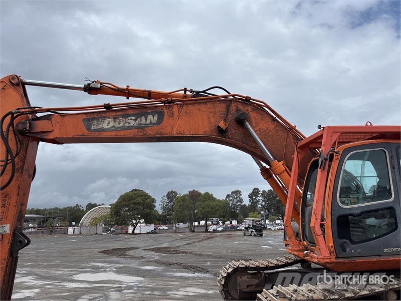 Doosan DX300LC Tracked Excavator 履带挖掘机