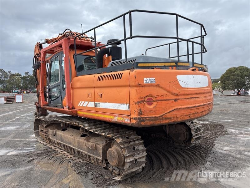 Doosan DX300LC Tracked Excavator 履带挖掘机