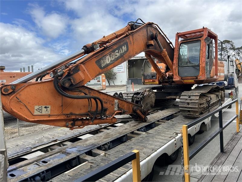 Doosan DX300LCA-HD Tracked Excavator Crawler excavators