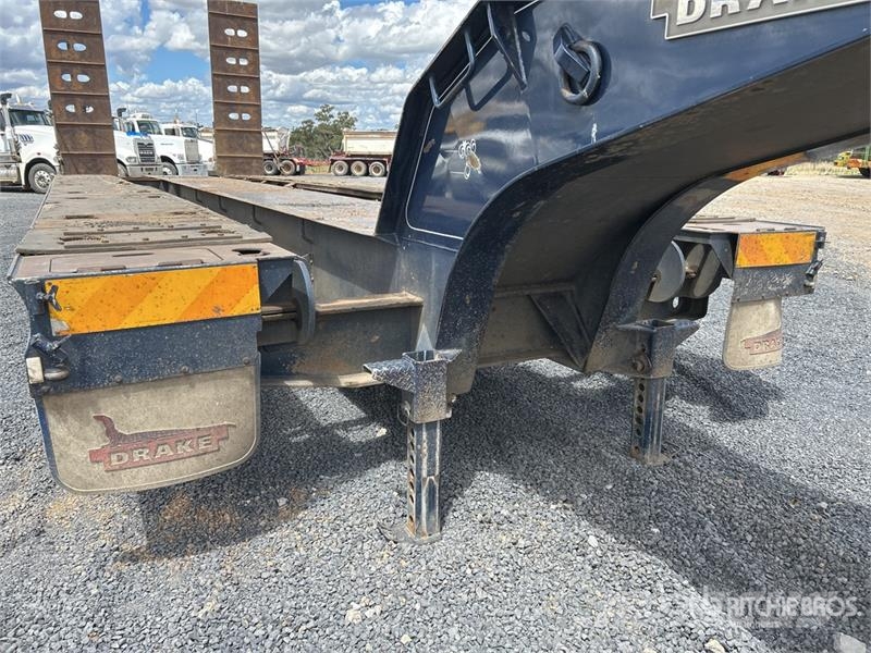 Drake 3 Rows of 4 Hydraulic Deck Widening Lowboy T Mélybölcsős
