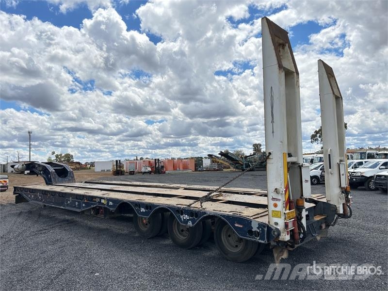 Drake 3 Rows of 4 Hydraulic Deck Widening Lowboy T Mélybölcsős