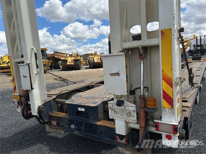Drake 3 Rows of 4 Hydraulic Deck Widening Lowboy T Mélybölcsős