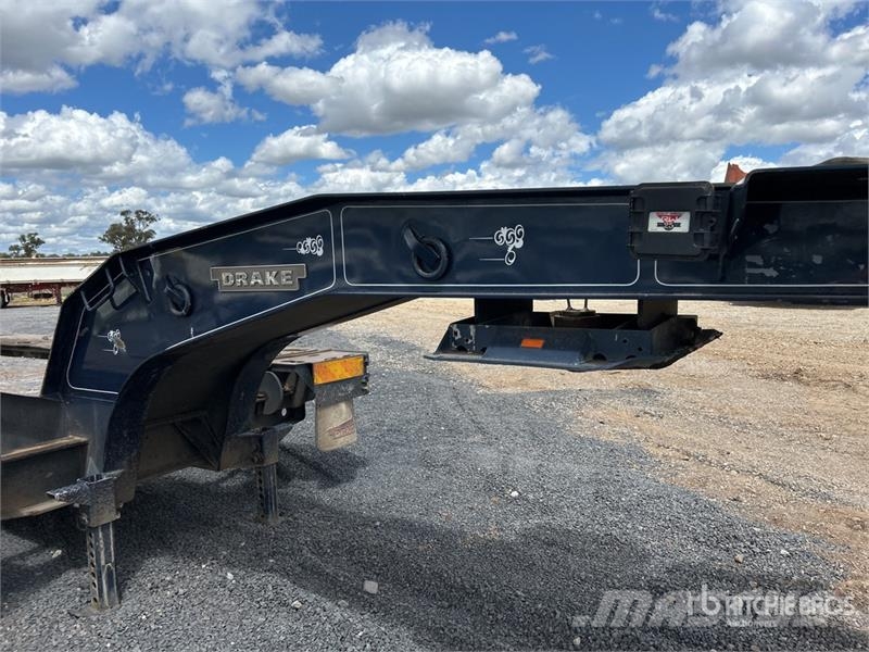 Drake 3 Rows of 4 Hydraulic Deck Widening Lowboy T Mélybölcsős