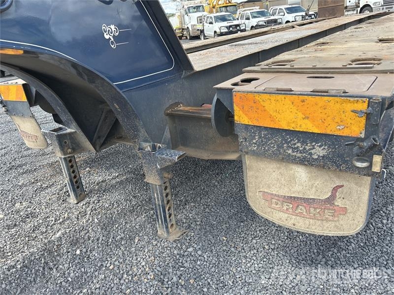 Drake 3 Rows of 4 Hydraulic Deck Widening Lowboy T Mélybölcsős