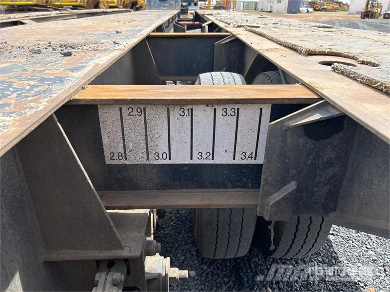 Drake 3 Rows of 4 Hydraulic Deck Widening Lowboy T Mélybölcsős