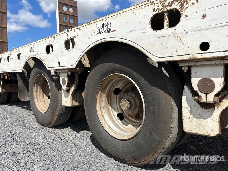 Drake 4 Rows of 4 Hydraulic Widening Lowboy Traile Низькорамні причепи