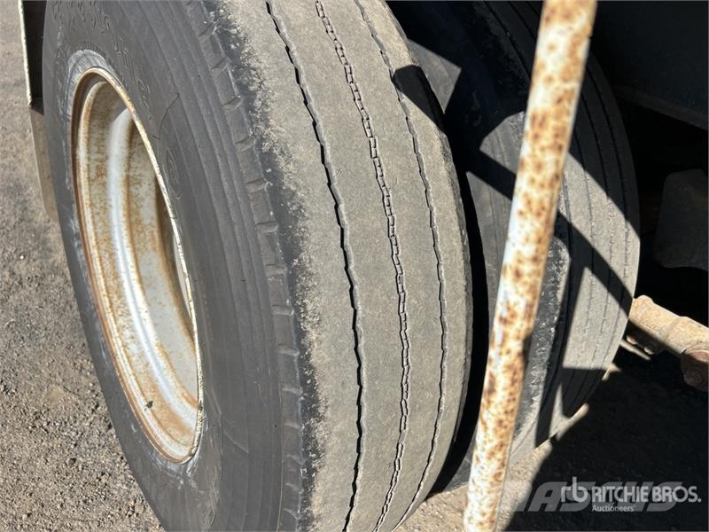  Duncan Trailers 6.7 m Pig Livestock Trailer مقطورات نقل الحيوانات