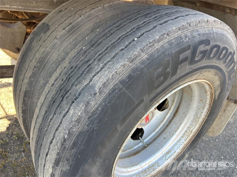 Duncan Trailers 6.7 m Pig Livestock Trailer مقطورات نقل الحيوانات