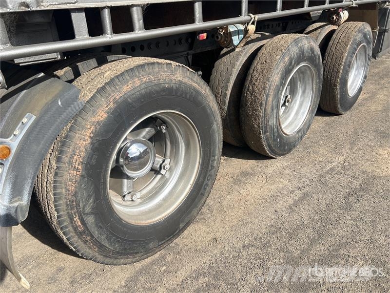 Freighter 12.8 m Tri/A Flatbed Trailer Platós / Ponyvás pótkocsik