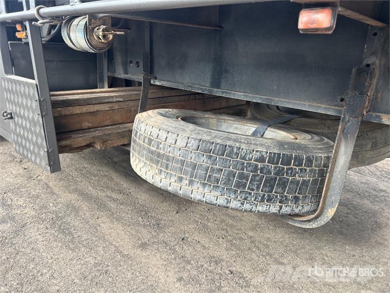 Freighter 12.8 m Tri/A Flatbed Trailer Platós / Ponyvás pótkocsik