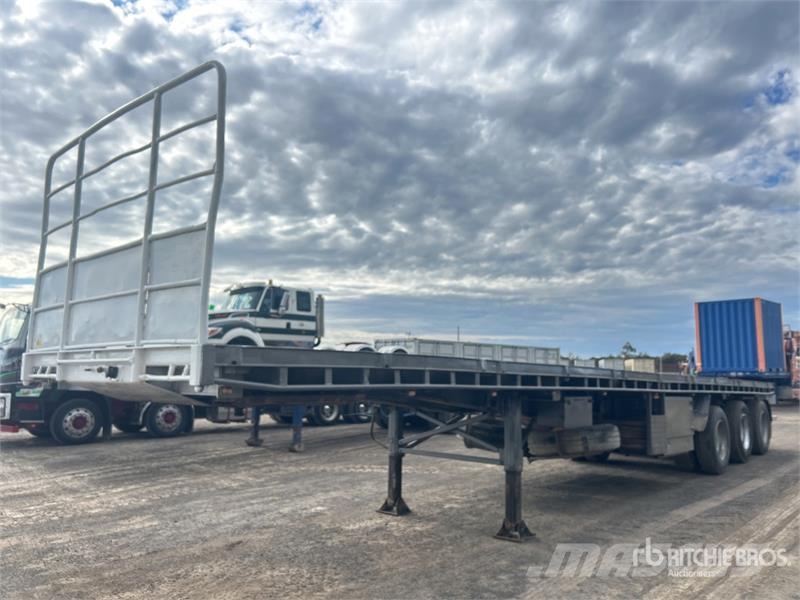 Freighter 12.8 m Tri/A Flatbed Trailer Platós / Ponyvás pótkocsik