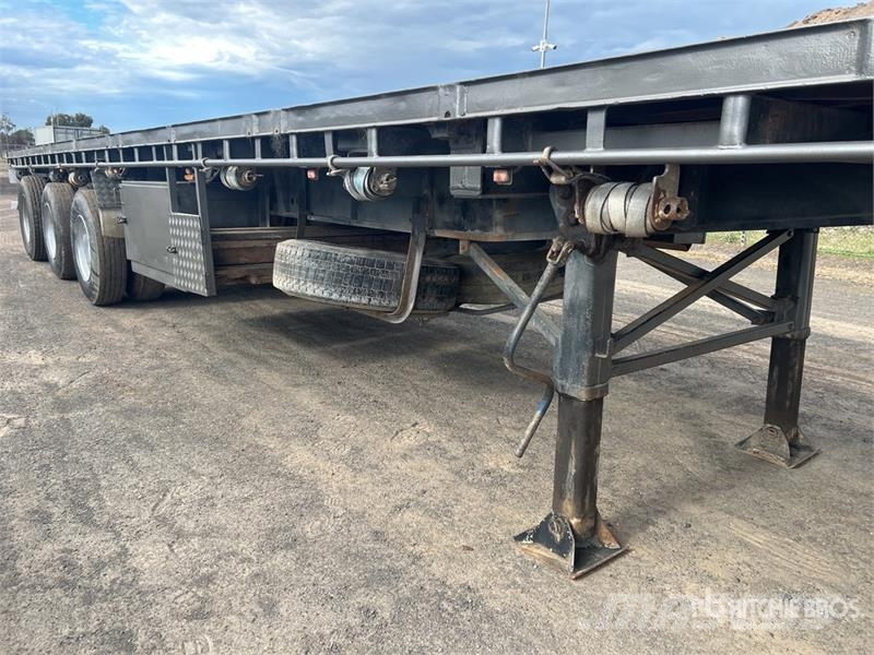 Freighter 12.8 m Tri/A Flatbed Trailer Platós / Ponyvás pótkocsik