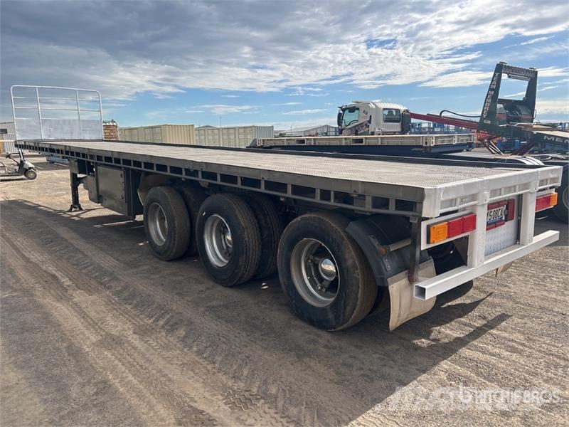 Freighter 12.8 m Tri/A Flatbed Trailer Platós / Ponyvás pótkocsik