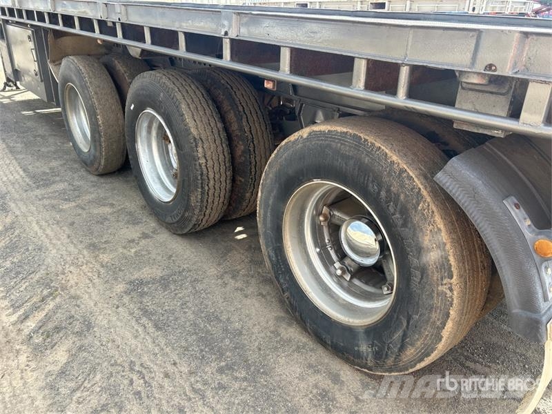 Freighter 12.8 m Tri/A Flatbed Trailer Platós / Ponyvás pótkocsik