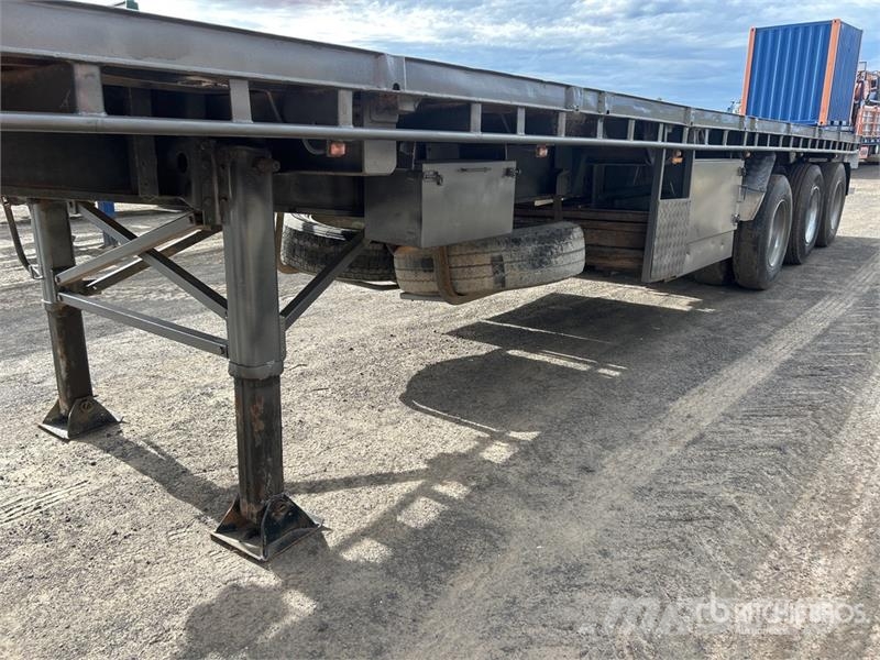 Freighter 12.8 m Tri/A Flatbed Trailer Platós / Ponyvás pótkocsik