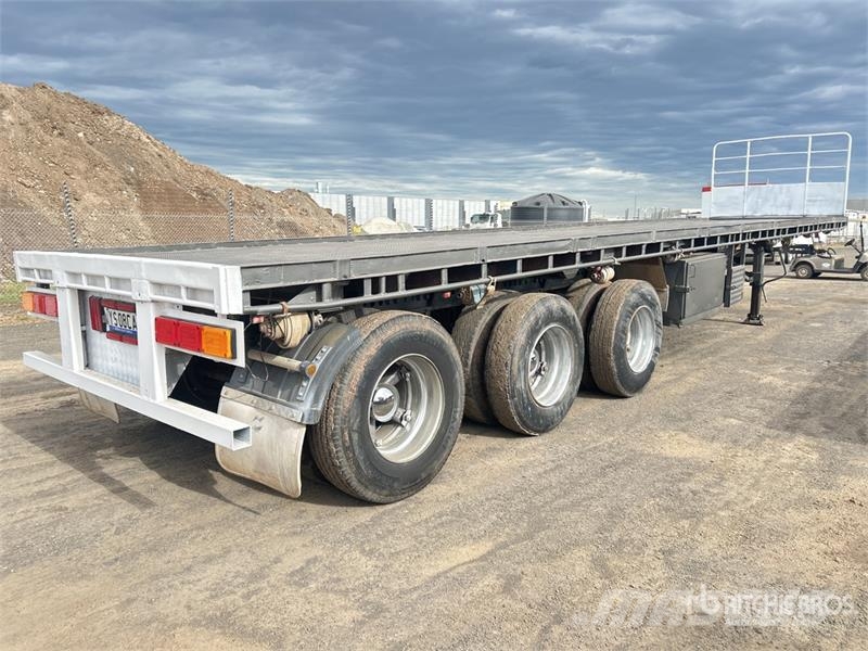 Freighter 12.8 m Tri/A Flatbed Trailer Platós / Ponyvás pótkocsik