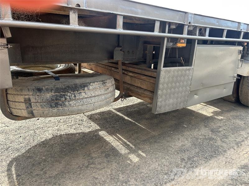 Freighter 12.8 m Tri/A Flatbed Trailer Platós / Ponyvás pótkocsik