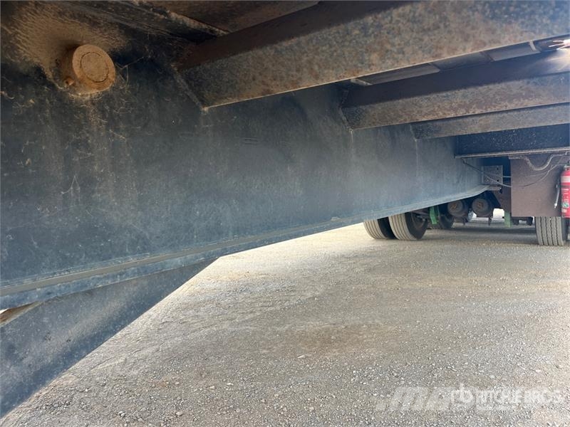  Freighter 13.1 m Tri/A Tilt Deck Trailer لوادر منخفضة