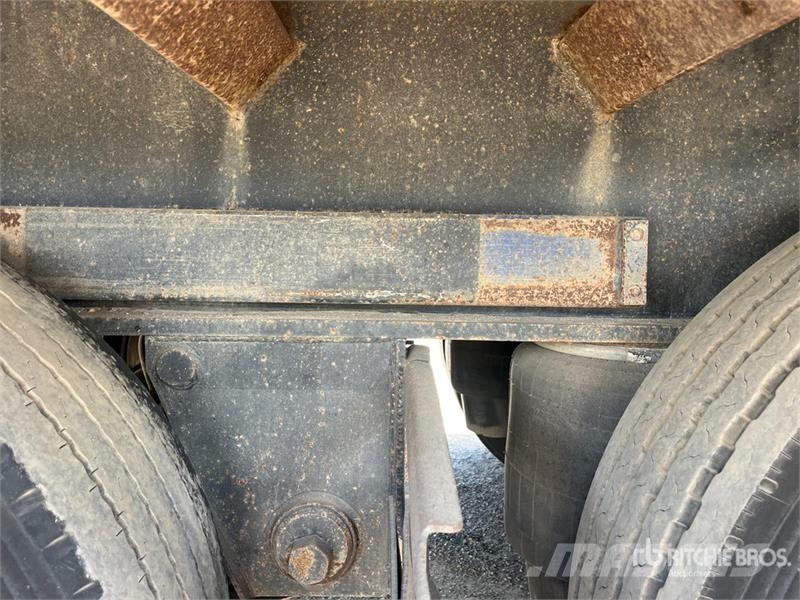  Freighter 13.1 m Tri/A Tilt Deck Trailer لوادر منخفضة
