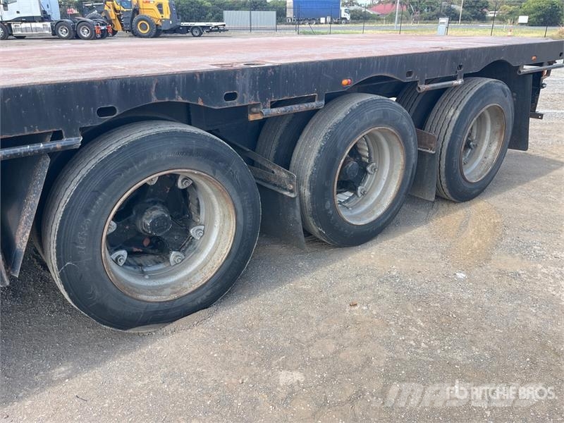  Freighter 13.1 m Tri/A Tilt Deck Trailer لوادر منخفضة